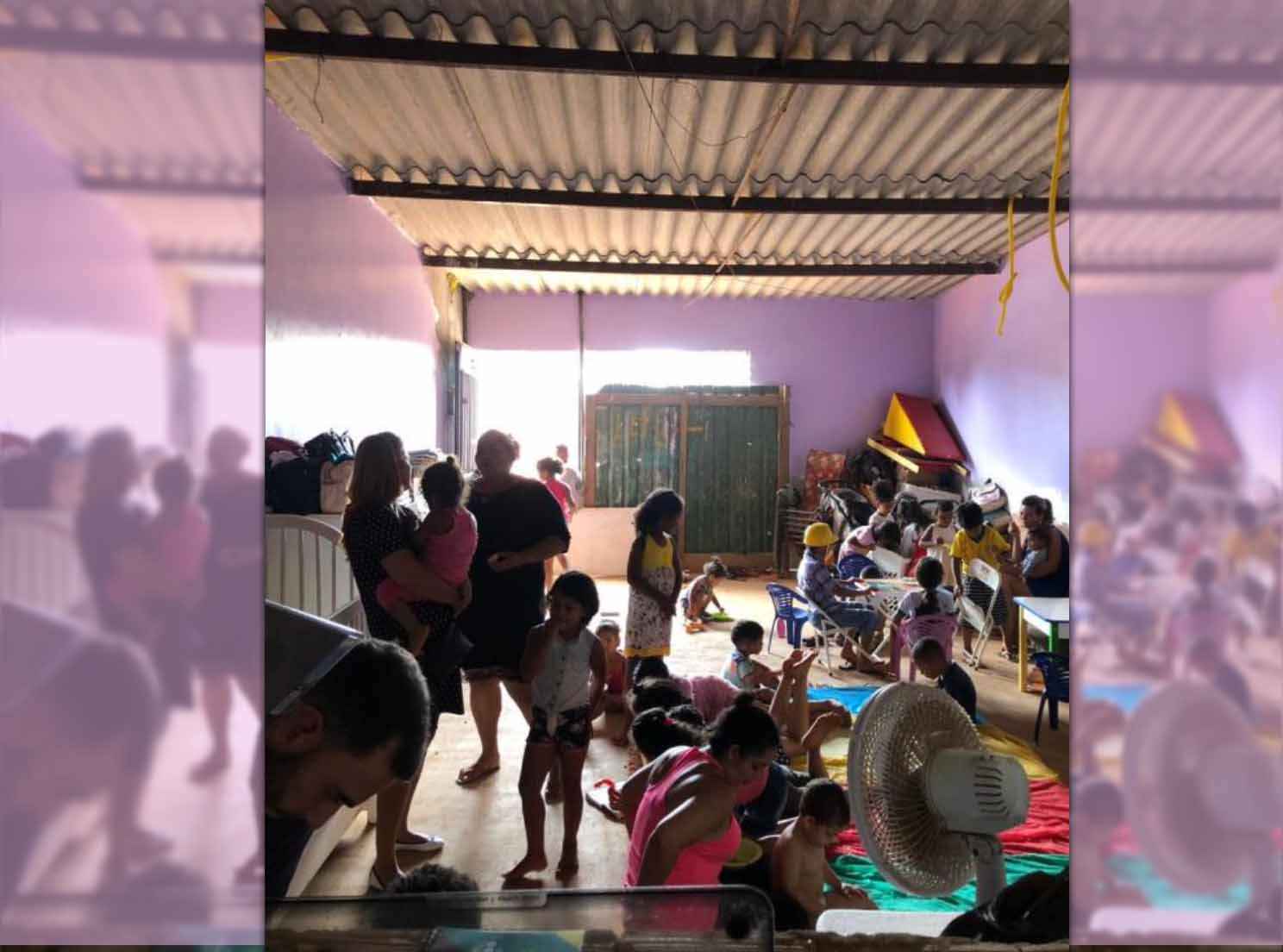 Aula e alimentação acontecem no mesmo espaço Aula e alimentação acontecem no mesmo espaço